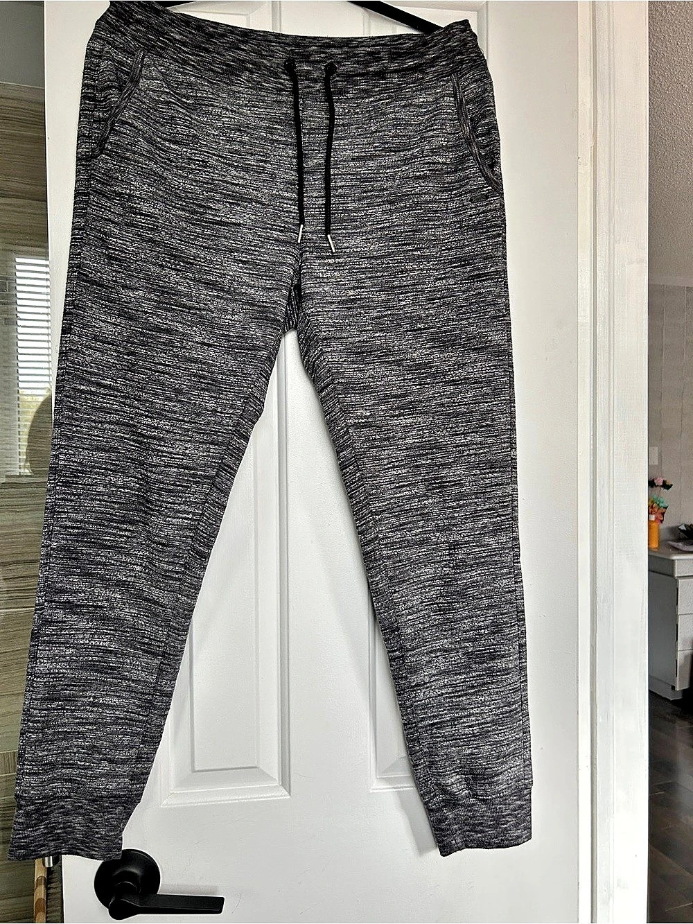Roots Women's Gray & Black Leggings Size Medium Like New